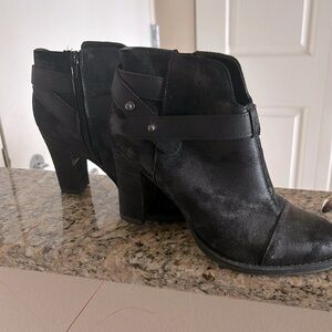 Black textured ankle boots